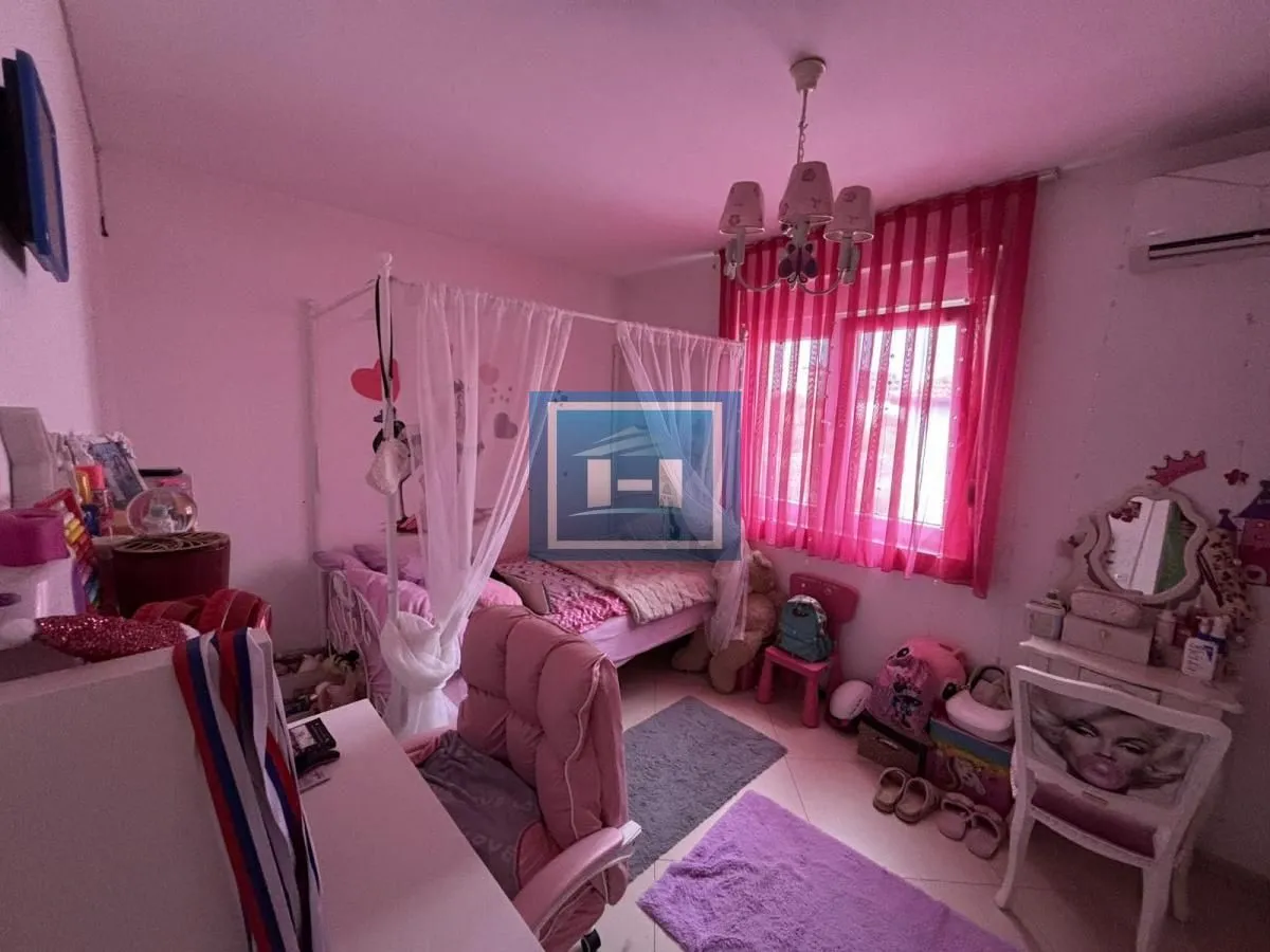 Prodaja, stan, 180m², Centar, Paraćin