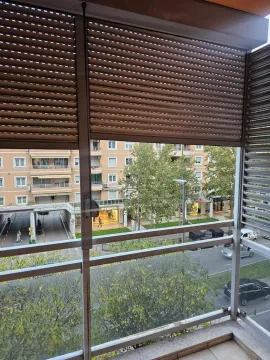 Pogled sa balkona na ulicu. - image 8