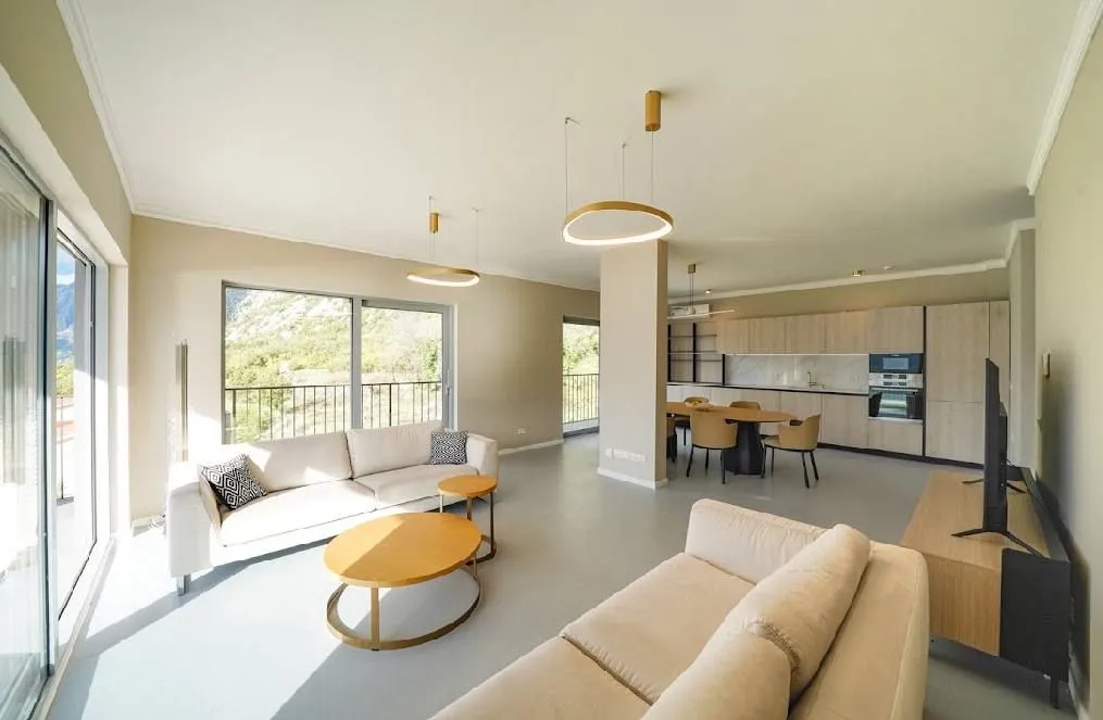 Prodaja, trosoban stan, 158m², Dobrota, Kotor