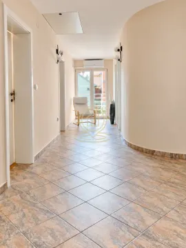 Izdavanje, kuća, 225m², Veternik, Novi Sad Sve Podlokacije - image 5