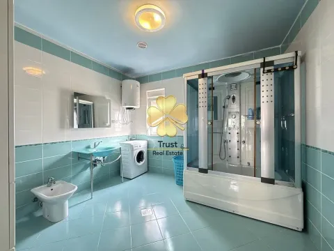 Izdavanje, kuća, 120m², Gornja Gorica, Podgorica - image 9