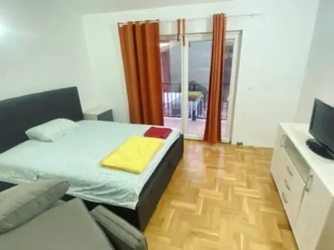 Izdavanje, kuća, 185m², Krimovica, Kotor - image 8