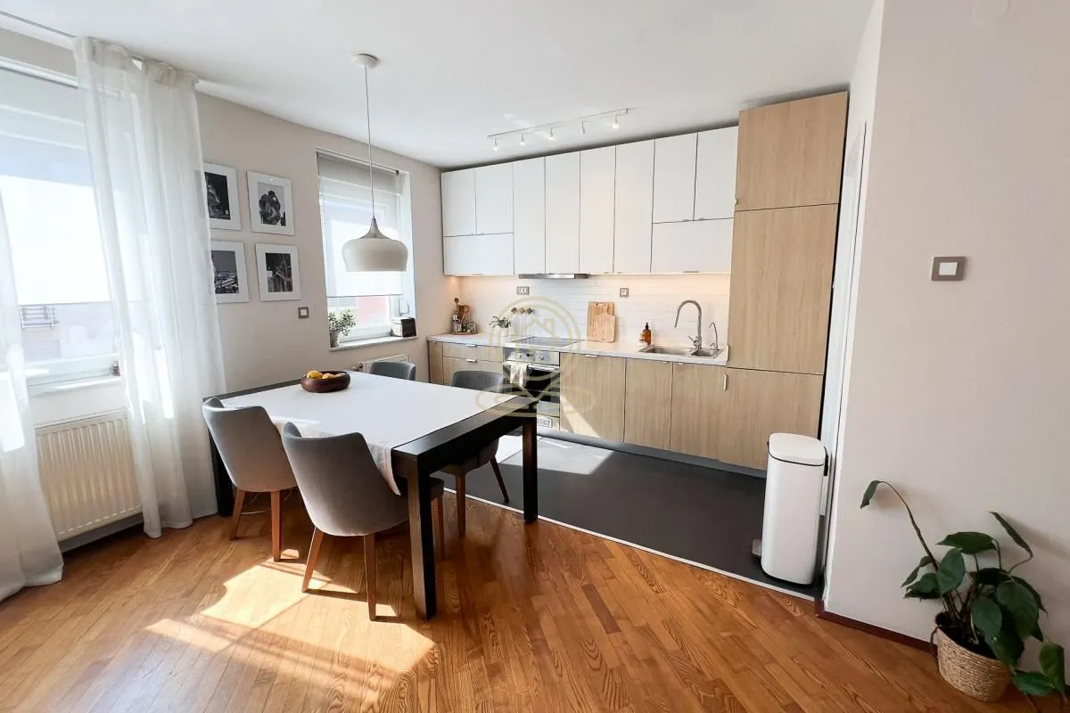 Prodaja, četvorosoban stan, 101m², Adamovićevo Naselje, Novi Sad Sve Podlokacije