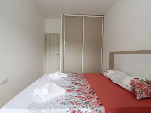 Izdavanje, jednosoban stan, 43m², Lazi, Budva - image 12