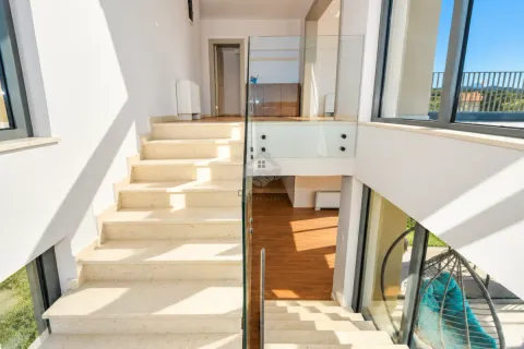 Rent, three bedroom apartment, 300m², Vranići, Podgorica - image 19