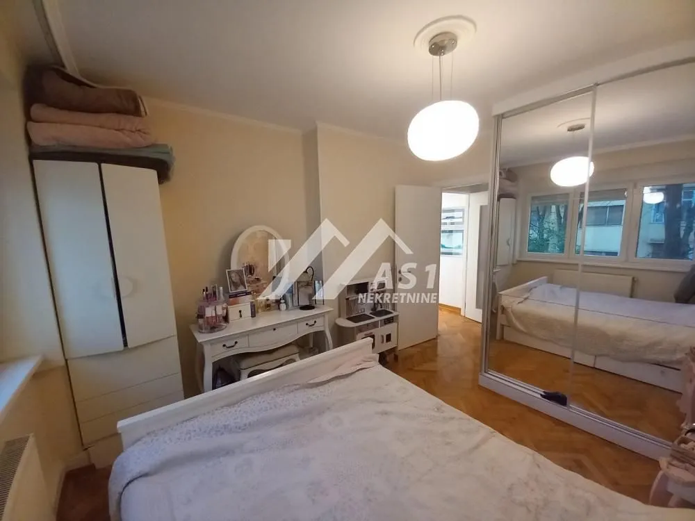 Izdavanje, trosoban stan, 85m², Centar, Novi Sad