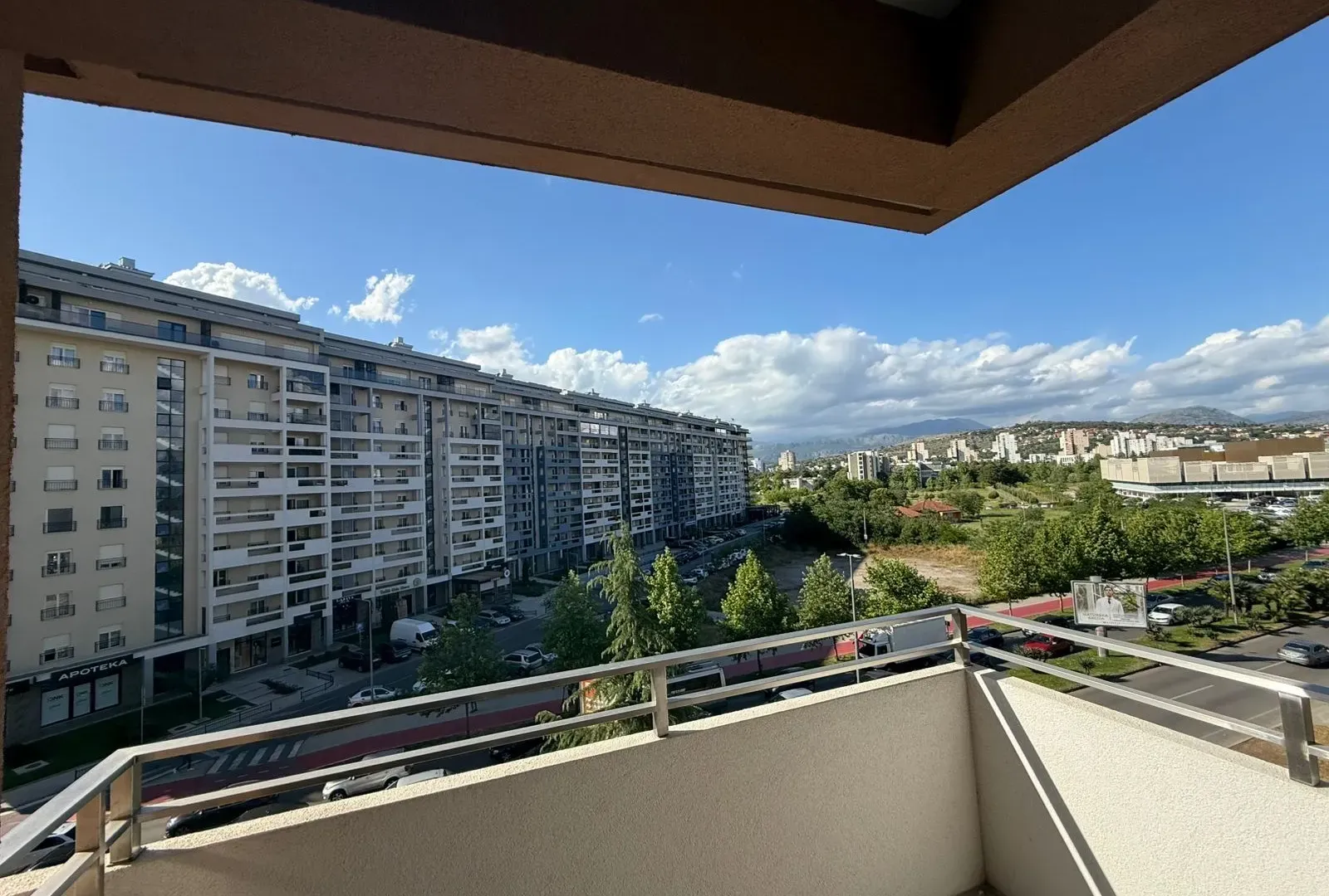 Izdavanje, dvosoban stan, 74m², Central Point, Podgorica