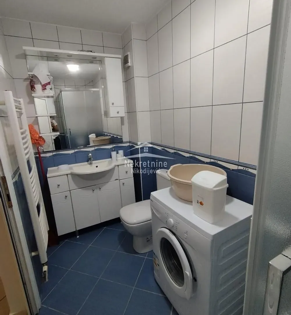 Izdavanje, trosoban stan, 70m², Šumice, Beograd
