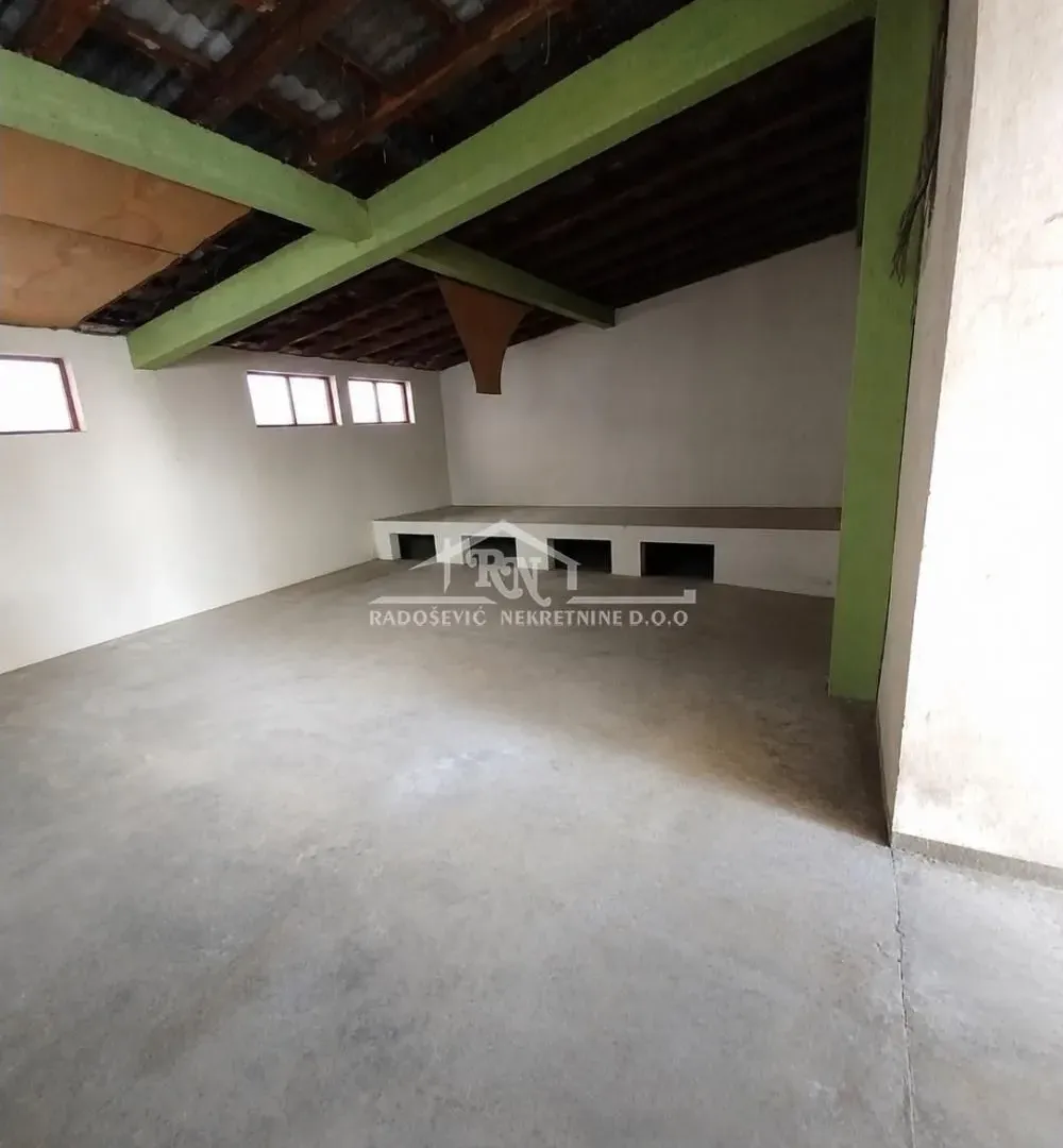 Prodaja, kuća, 410m², Novi Banovci, Stara Pazova