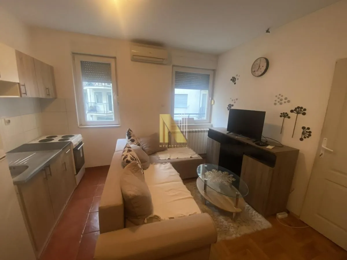 Izdavanje, jednosoban stan, 29m², Bulevar Evrope, Novi Sad Sve Podlokacije
