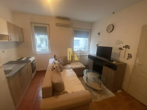 Izdavanje, jednosoban stan, 29m², Bulevar Evrope, Novi Sad Sve Podlokacije - image 1