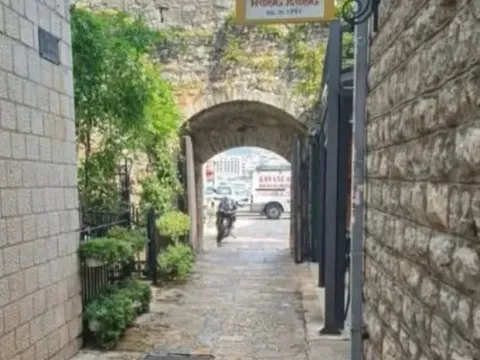 Izdavanje,  poslovni prostor, 10m2, Stari Grad, Budva