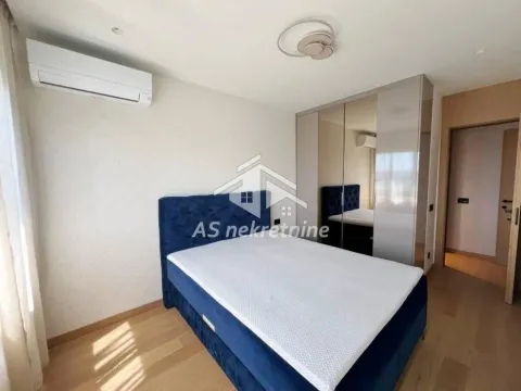 Izdavanje, trosoban stan, 56m², Savski Venac, Beograd - image 5