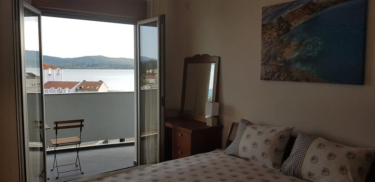 Izdavanje, jednosoban stan, 49m², Centar, Tivat