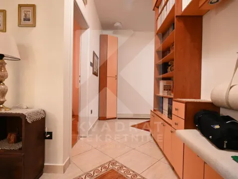 Izdavanje, dvosoban stan, 76m², Centar, Podgorica - image 12
