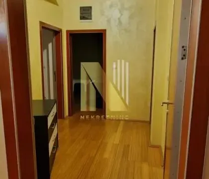 Izdavanje, četvorosoban stan, 99m², Centar, Novi Sad - image 7