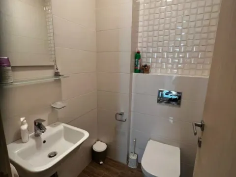 Izdavanje, dvosoban stan, 70m², City Kvart, Podgorica - image 9