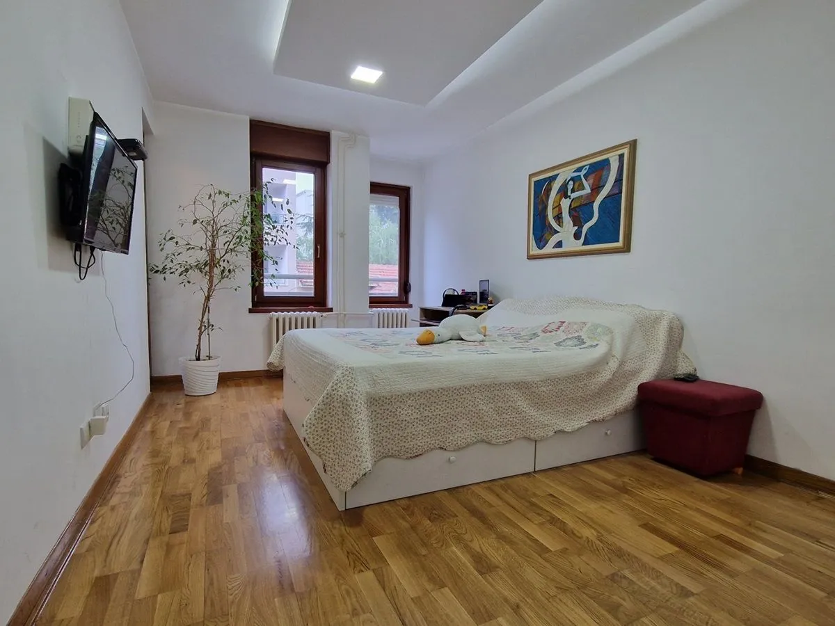 Sale, four bedroom apartment, 102m², Vračar Sve Podlokacije, Beograd