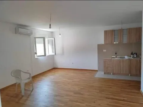 Izdavanje, dvosoban stan, 69m², Ljubović, Podgorica - image 2