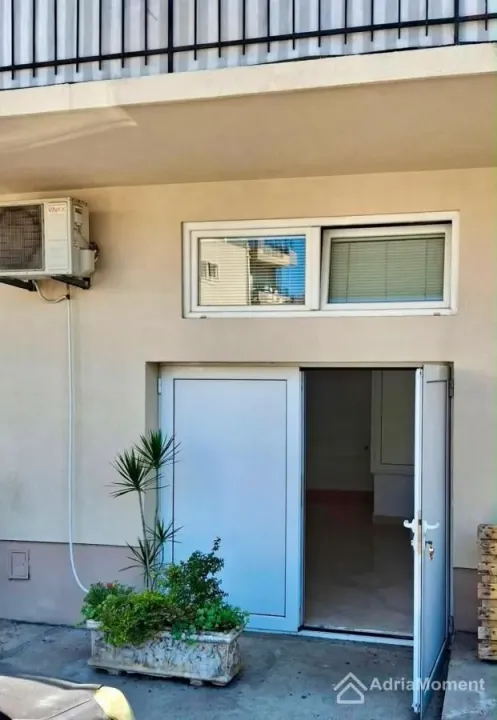 Prodaja, poslovni prostor, 17m², Kalimanj, Tivat