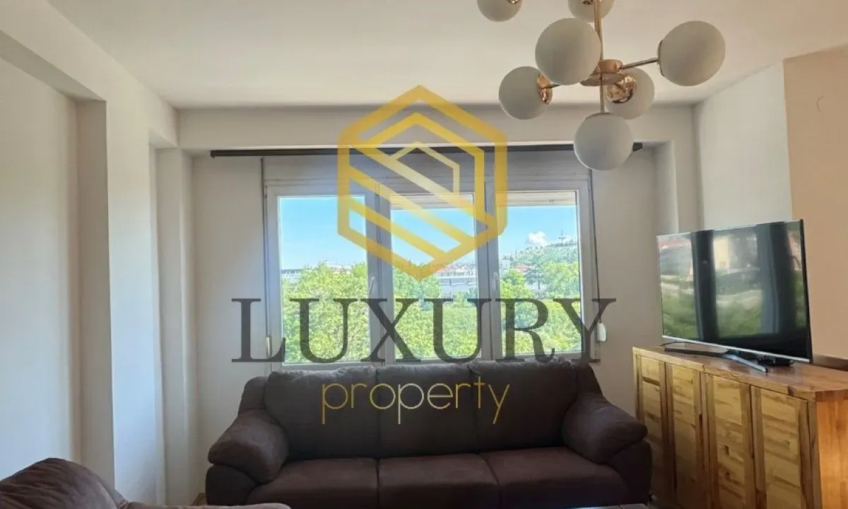 Izdavanje, trosoban stan, 92m², 1 maj, Podgorica