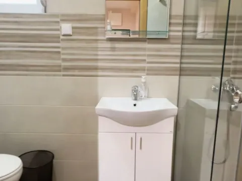 Izdavanje, dvosoban stan, 60m², Tološi, Podgorica - image 7