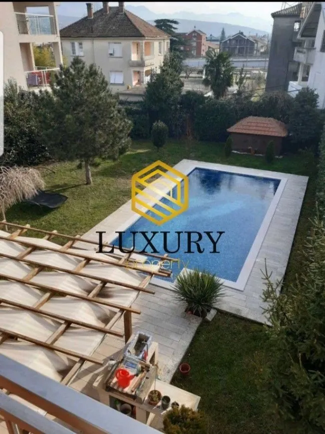Prodaja, kuća, 330m², Gorica C, Podgorica