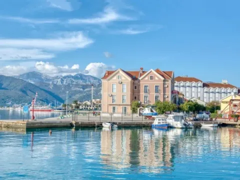 Prodaja, poslovni prostor, 400m2, Tivat Prodaja, poslovni prostor, 400m2, Tivat