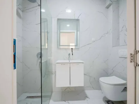 Prodaja, jednosoban stan, 65m², Centar, Bar - image 10