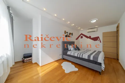 Prodaja, trosoban stan, 98m², Centar, Stara Pazova - image 15