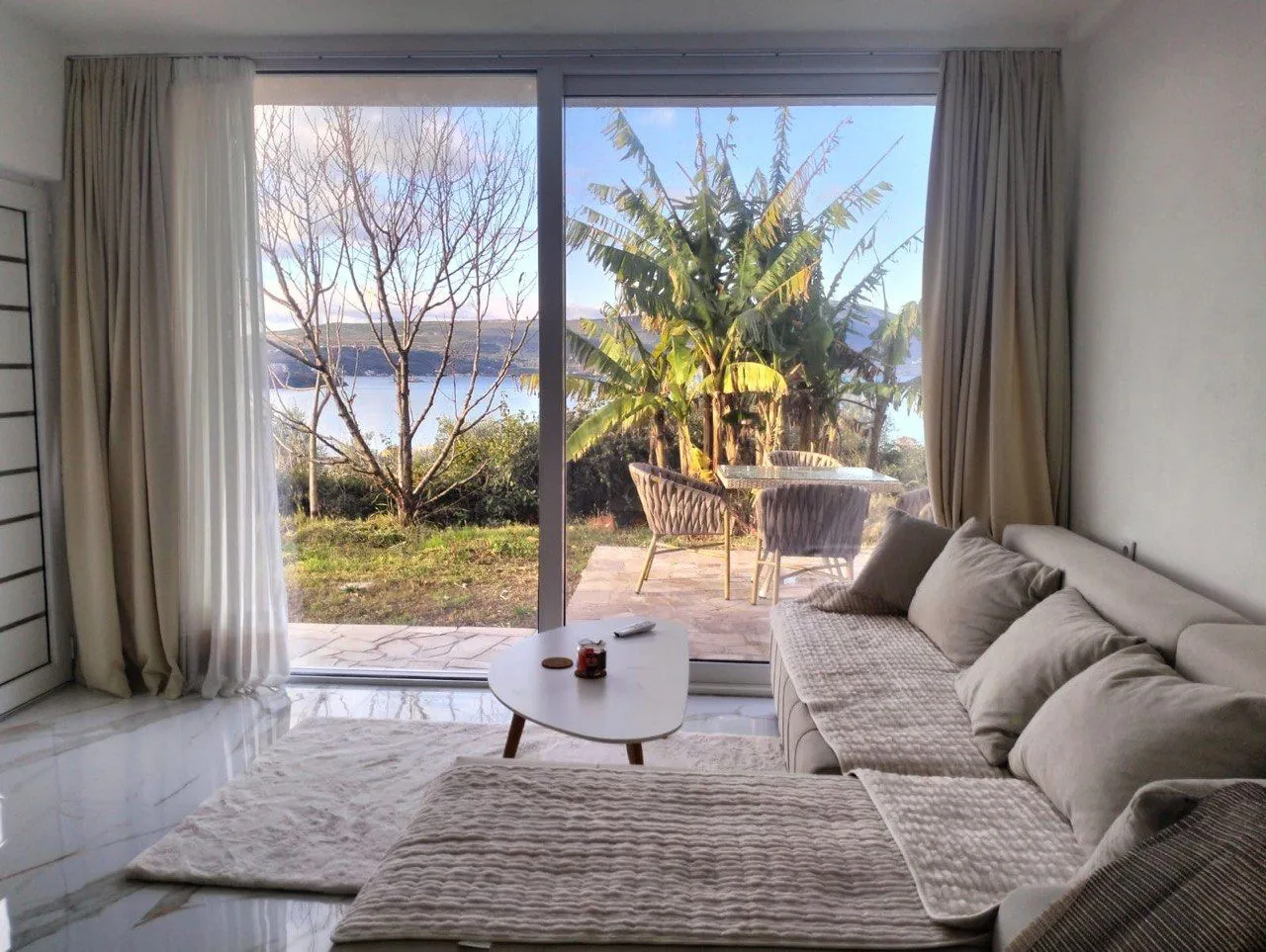 Izdavanje, jednosoban stan, 43m², Tivat, Crna Gora
