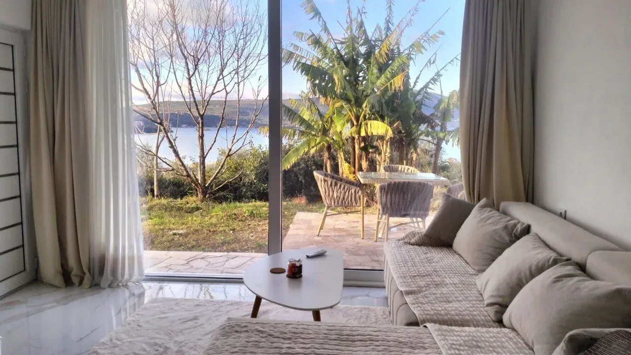 Izdavanje, jednosoban stan, 43m², Tivat, Crna Gora