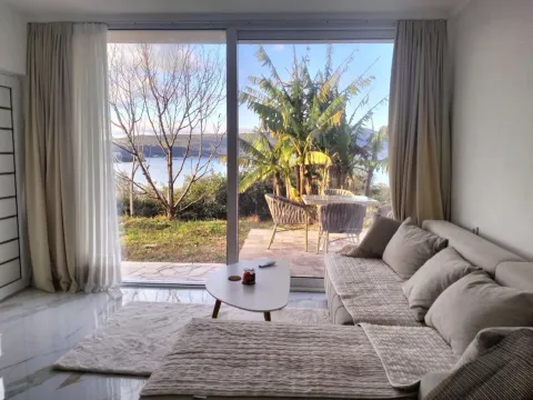 Izdavanje, jednosoban stan, 43m², Tivat, Crna Gora - image 1