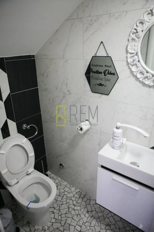 Sale, office space, 78m², Cetinje, Crna Gora