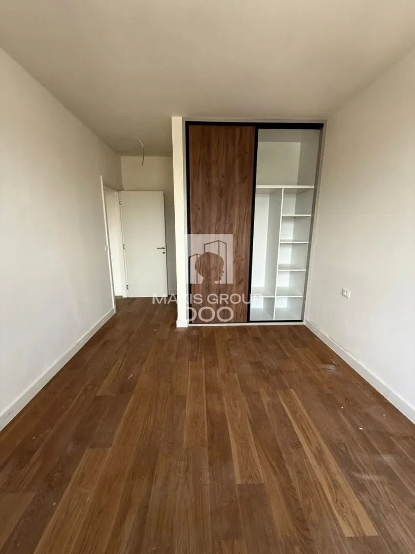 Izdavanje, trosoban stan, 80m², Savski Venac, Beograd