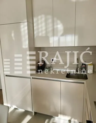 View of a modern equipped kitchen with built-in appliances.