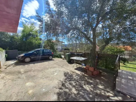 Izdavanje, dvosoban stan, 70m², Dub, Kotor - image 14