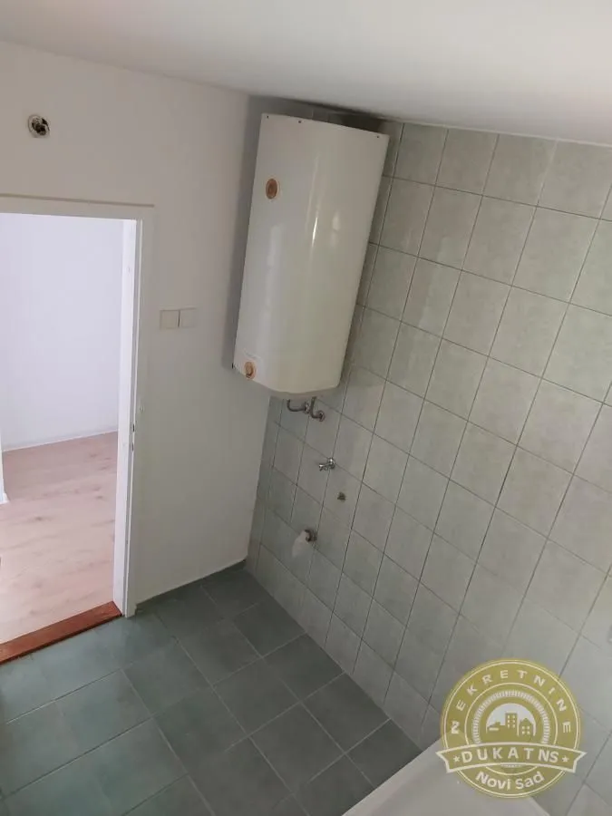 Prodaja, trosoban stan, 61m², Bulevar Oslobodjenja, Novi Sad Sve Podlokacije