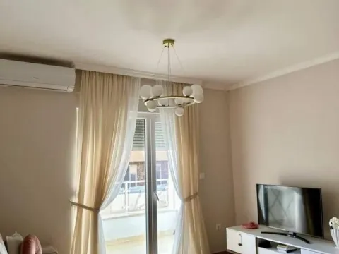 Sale, one bedroom apartment, 45m², Bečići, Budva - image 3