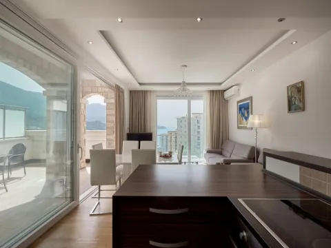 Rent, two bedroom apartment, 75m², Bečići, Budva - image 4
