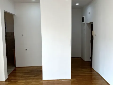 Izdavanje, jednosoban stan, 37m², Centar, Podgorica - image 2