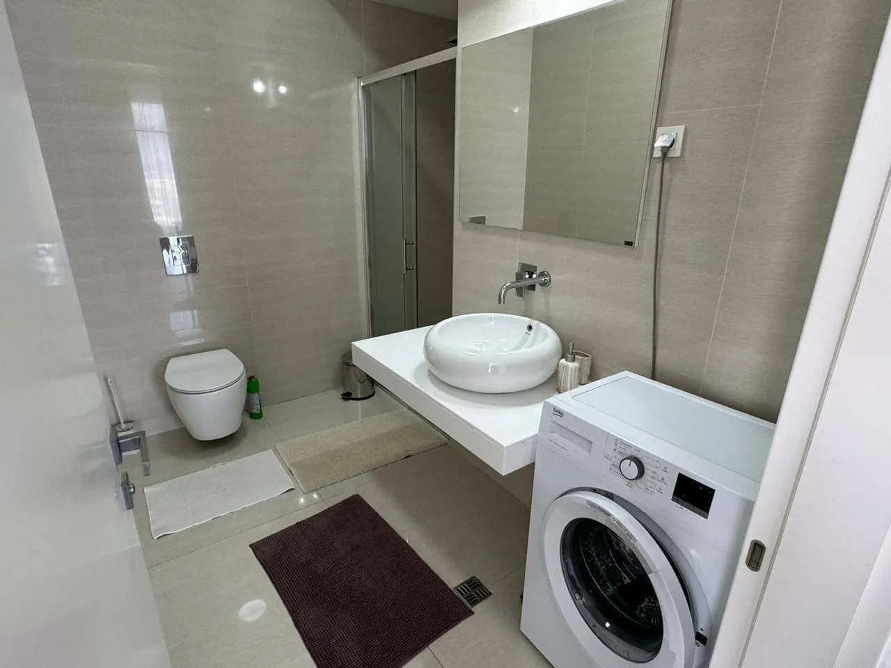 Izdavanje, dvosoban stan, 75m², Bečići, Budva