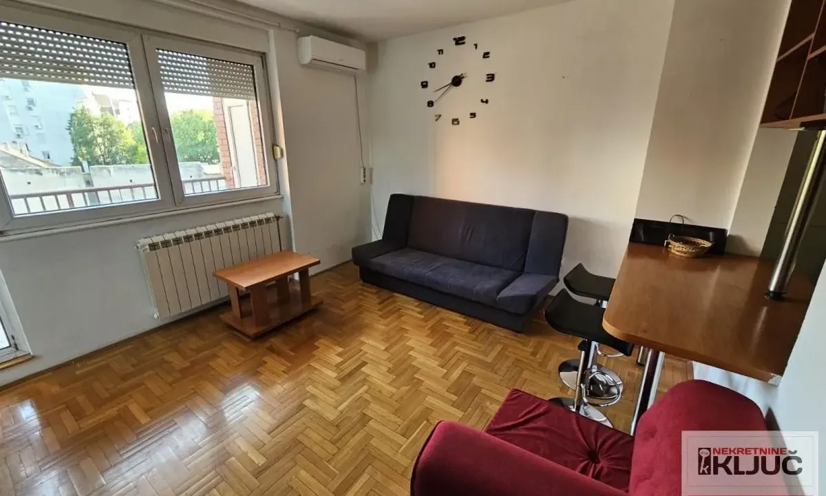 Izdavanje, jednosoban stan, 32m², Rotkvarija, Novi Sad Sve Podlokacije