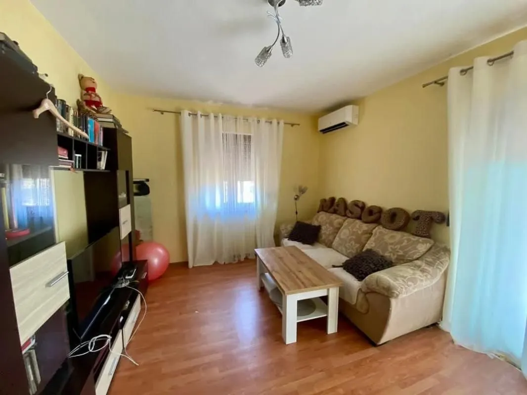 Prodaja, kuća, 220m², Šušanj, Bar