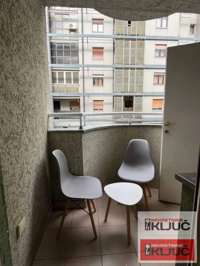 Izdavanje, garsonjera, 24m², Bulevar Oslobodjenja, Novi Sad Sve Podlokacije