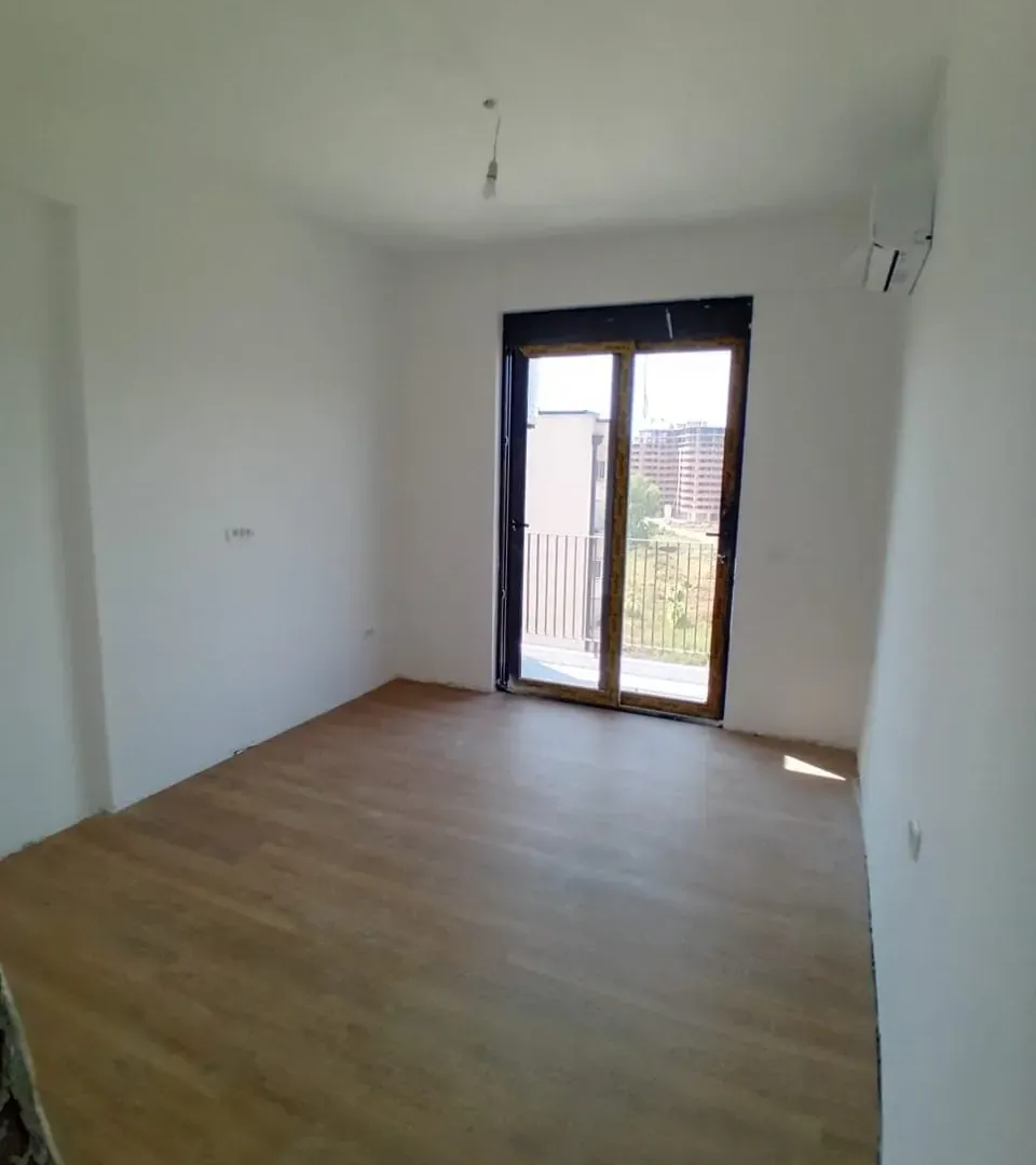 Prodaja, trosoban stan, 94m², Centar, Bar