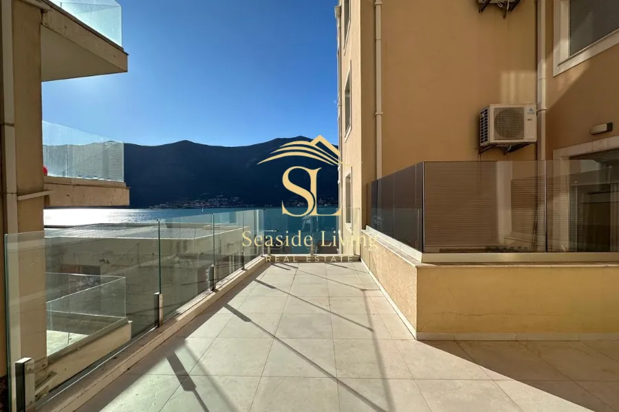 Prodaja, dvosoban stan, 86m², Dobrota, Kotor