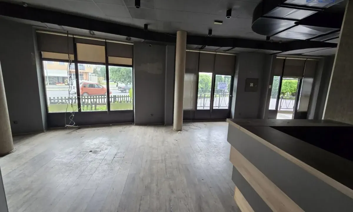 Izdavanje, poslovni prostor, 246m², Železnička Stanica, Novi Sad Sve Podlokacije