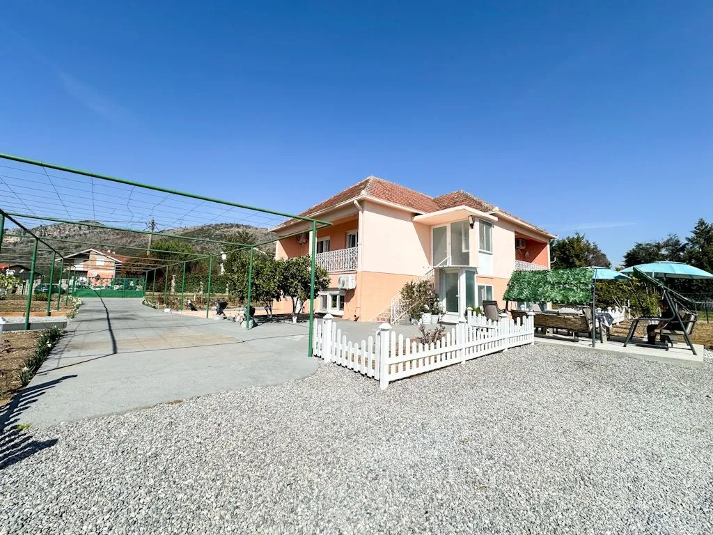 Izdavanje, kuća, 104m², Tološi, Podgorica