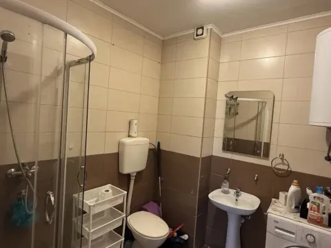 Izdavanje, dvosoban stan, 65m², Krivi Most, Podgorica - image 10